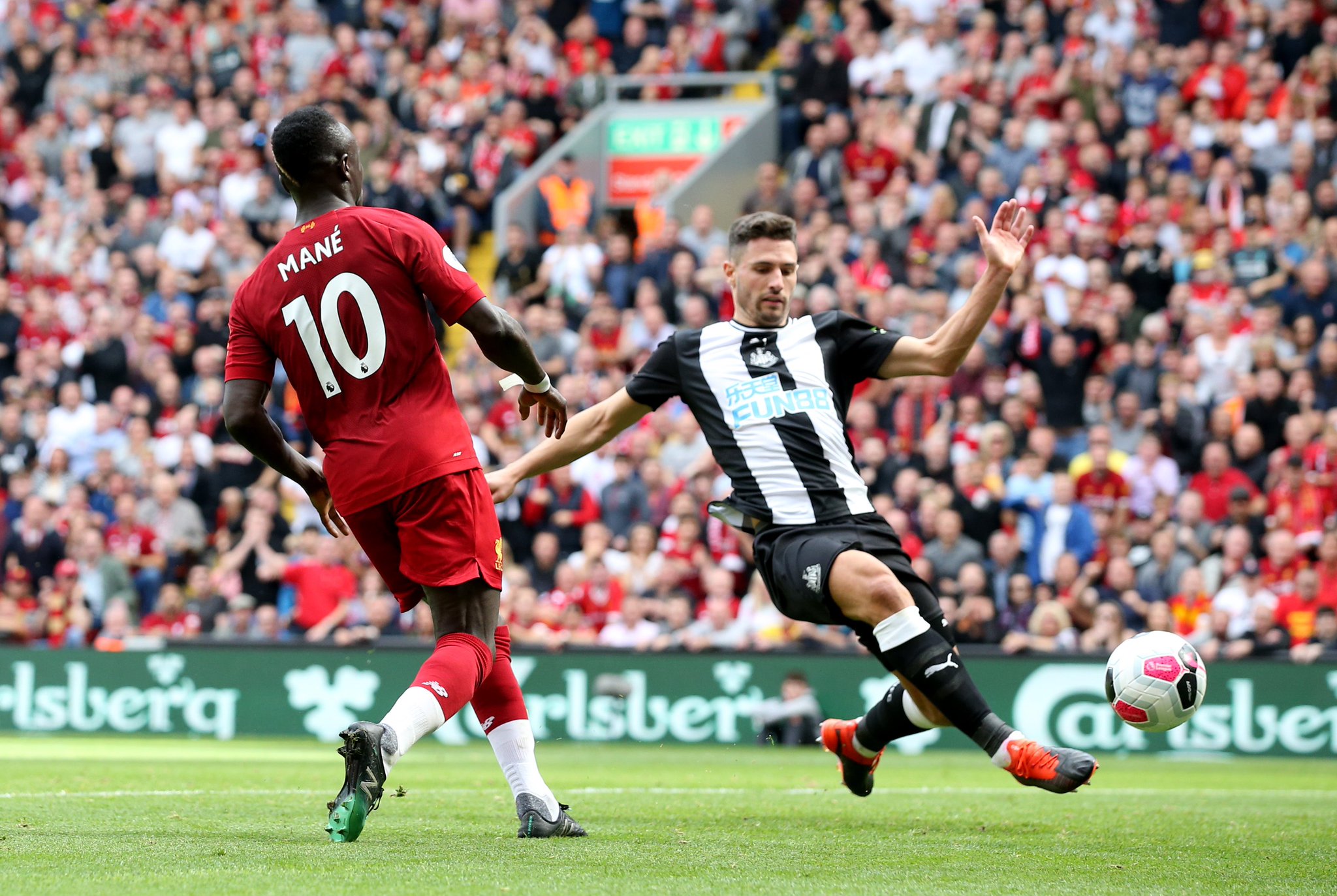 的竞争中脱 的竞争中脱